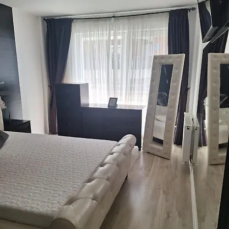 Siana Mamaia